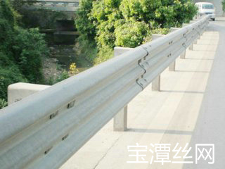 高速护栏网高度